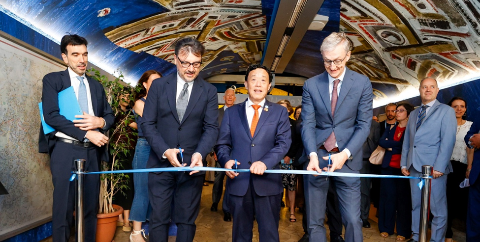 Director-General inaugurates second phase of FAO-Circo Massimo metro station installation in Rome